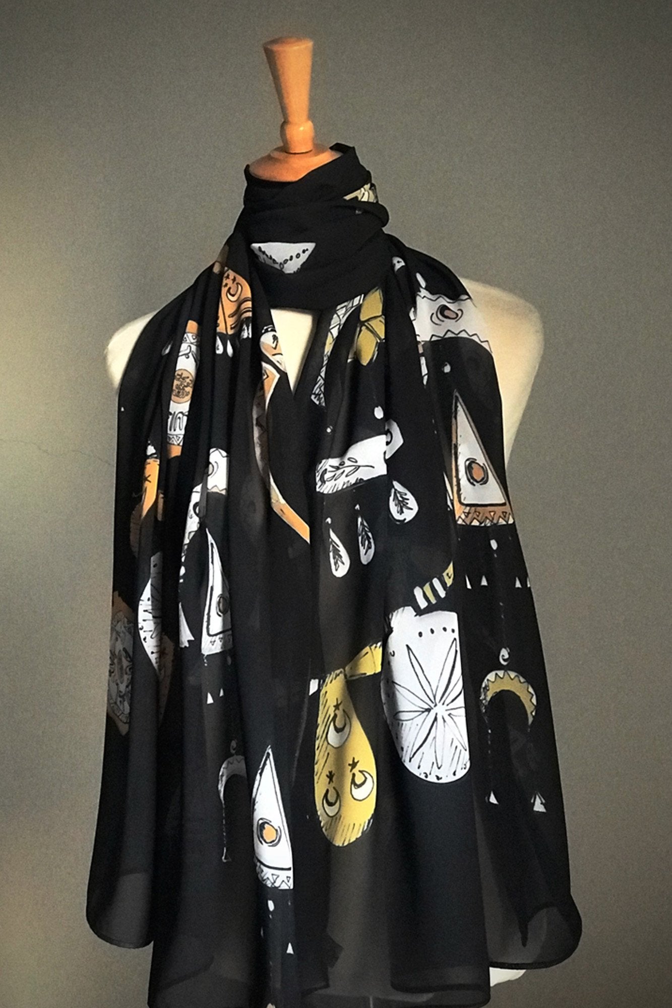 Nubian Jewelery in Black and Gold Scarf