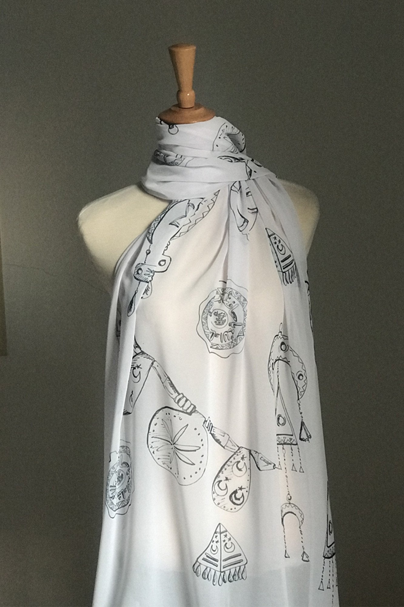 Nubian Jewelery in white Scarf