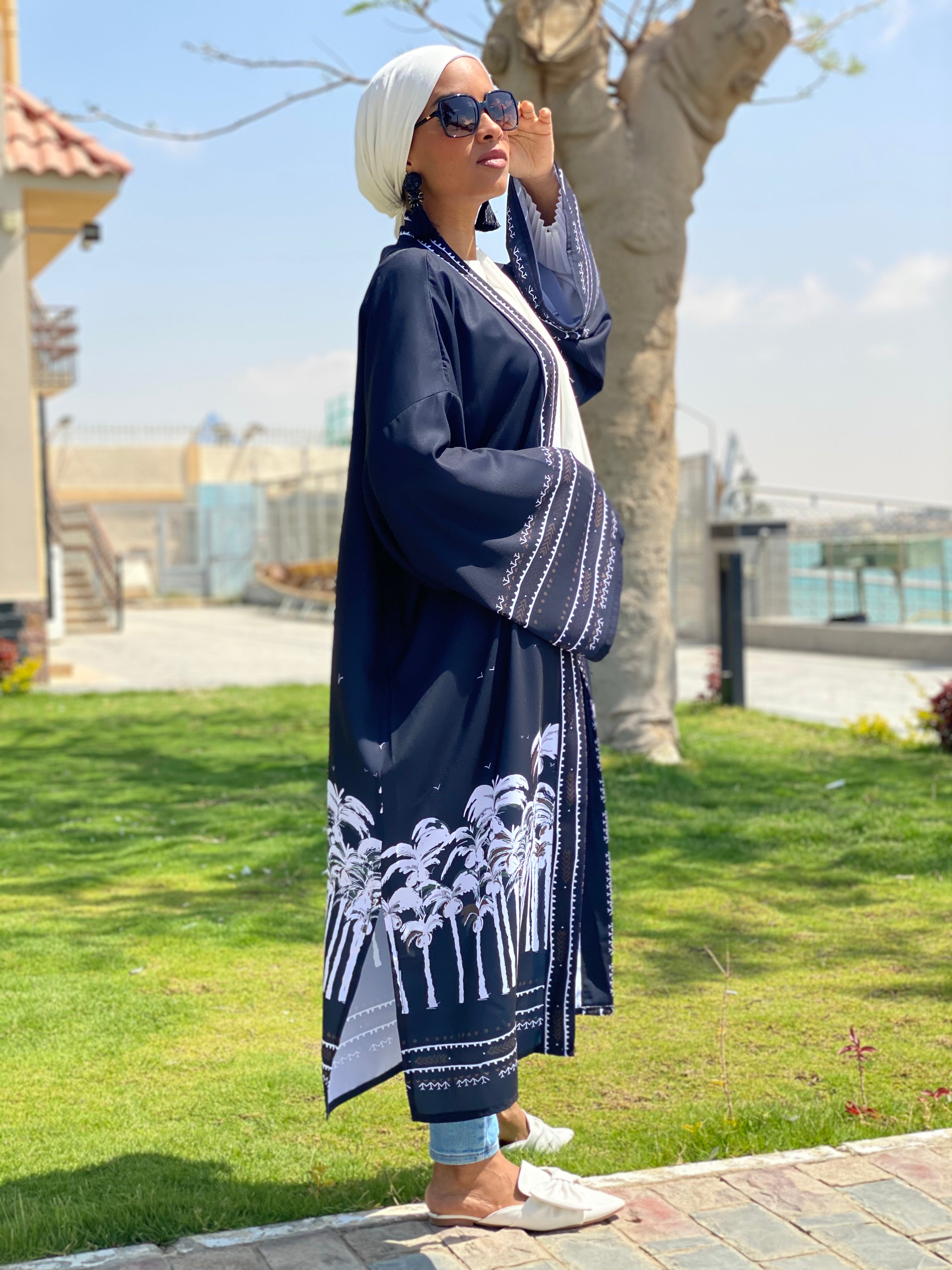 Nakheel Black &white kimono