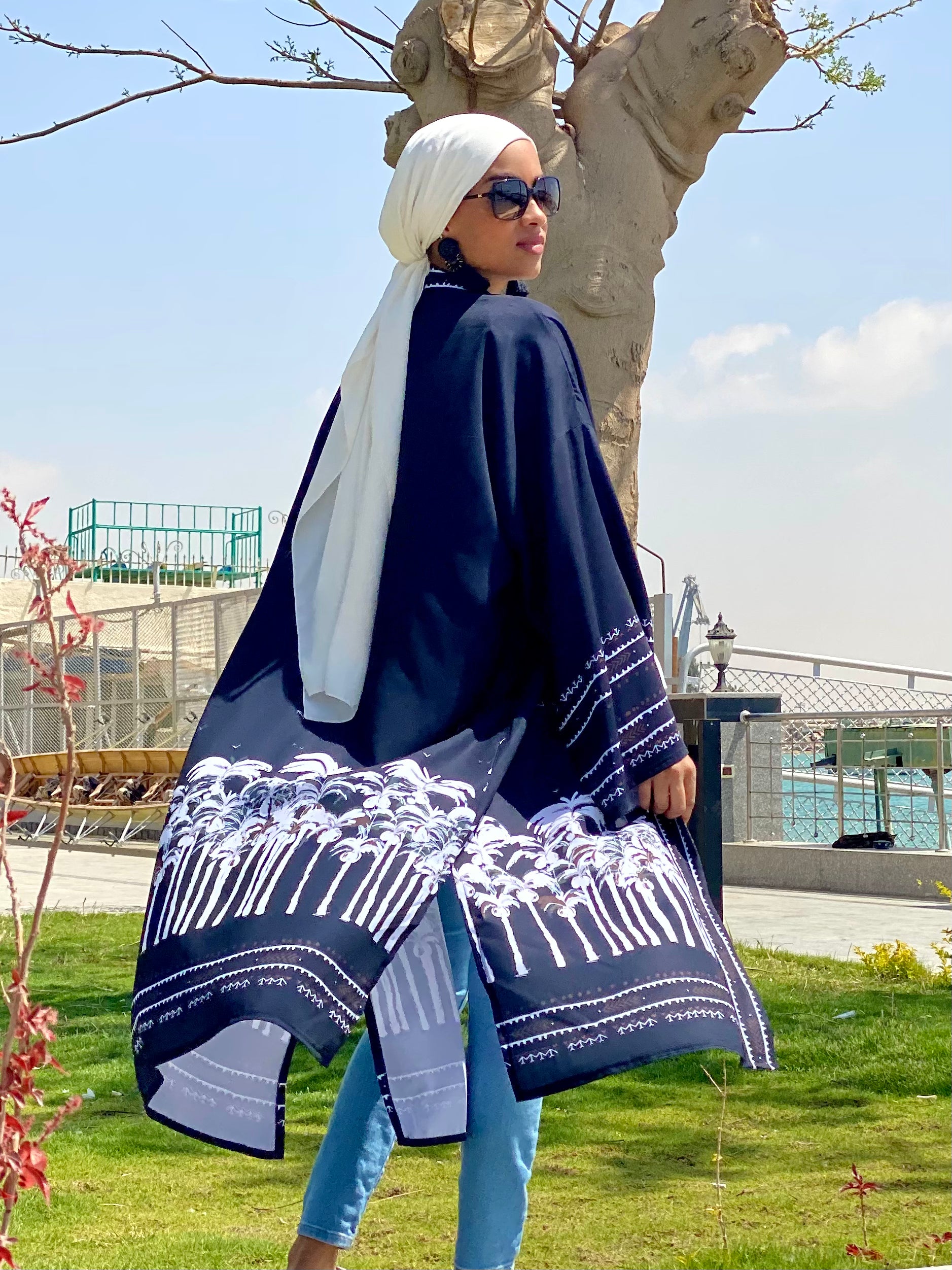 Nakheel Black &white kimono