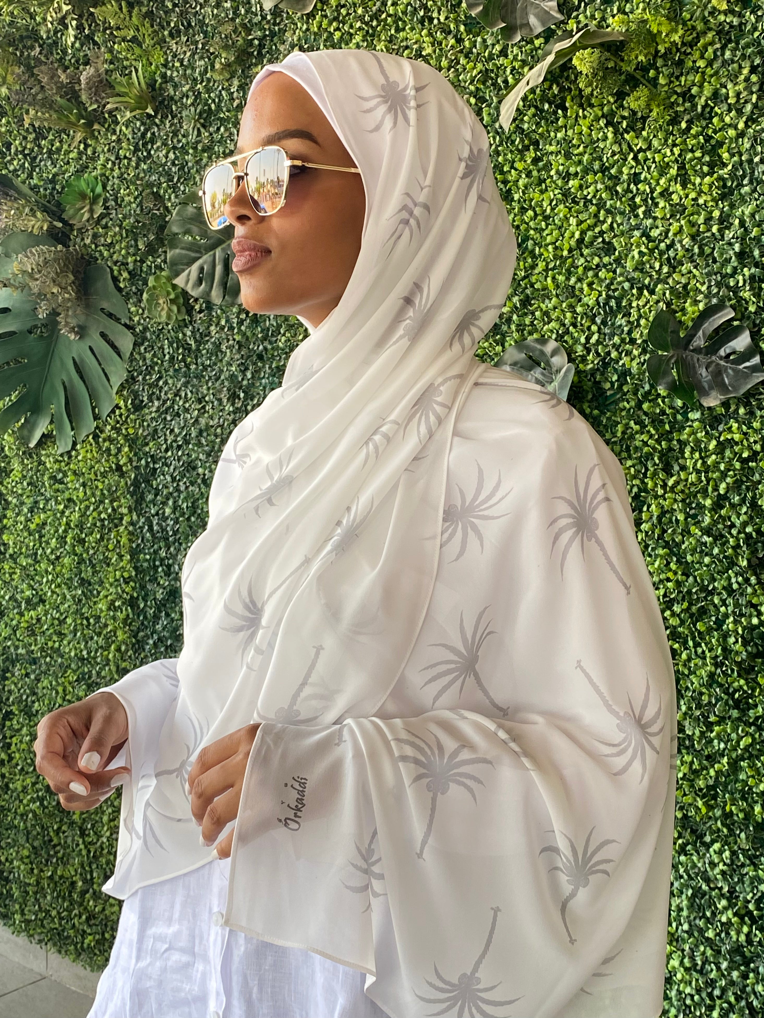 Nakheel pattern in white