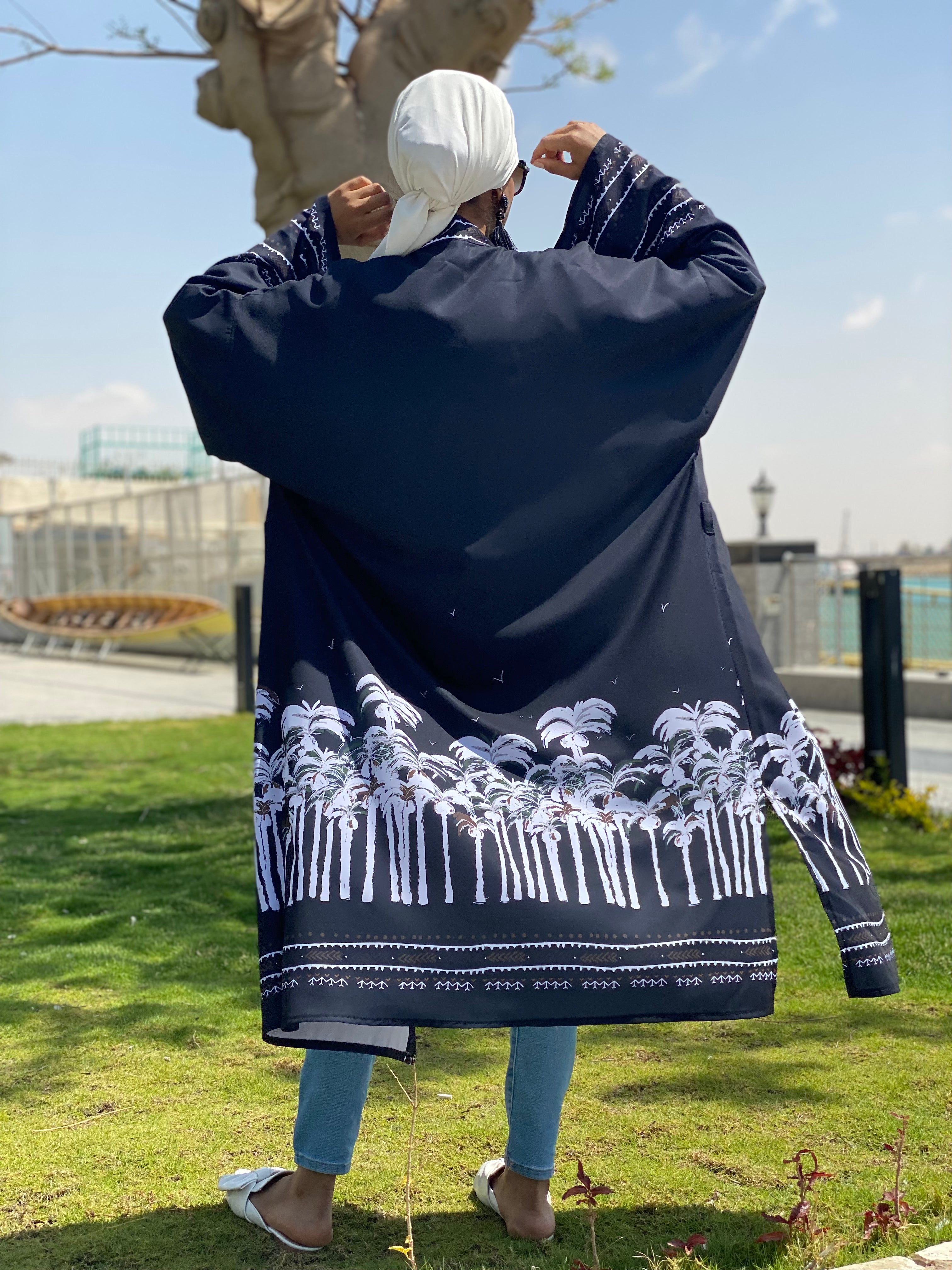 Nakheel Black &white kimono
